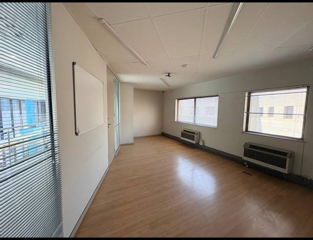 1,121M² OFFICE TO LET IN VORNA VALLEY